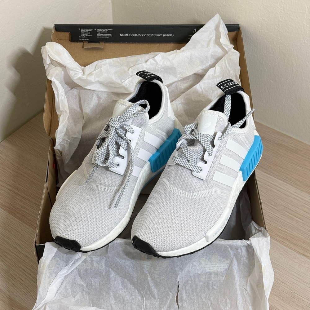 🚫SOLD🚫 Adidas NMD R1 size Women’s 6/6.5
